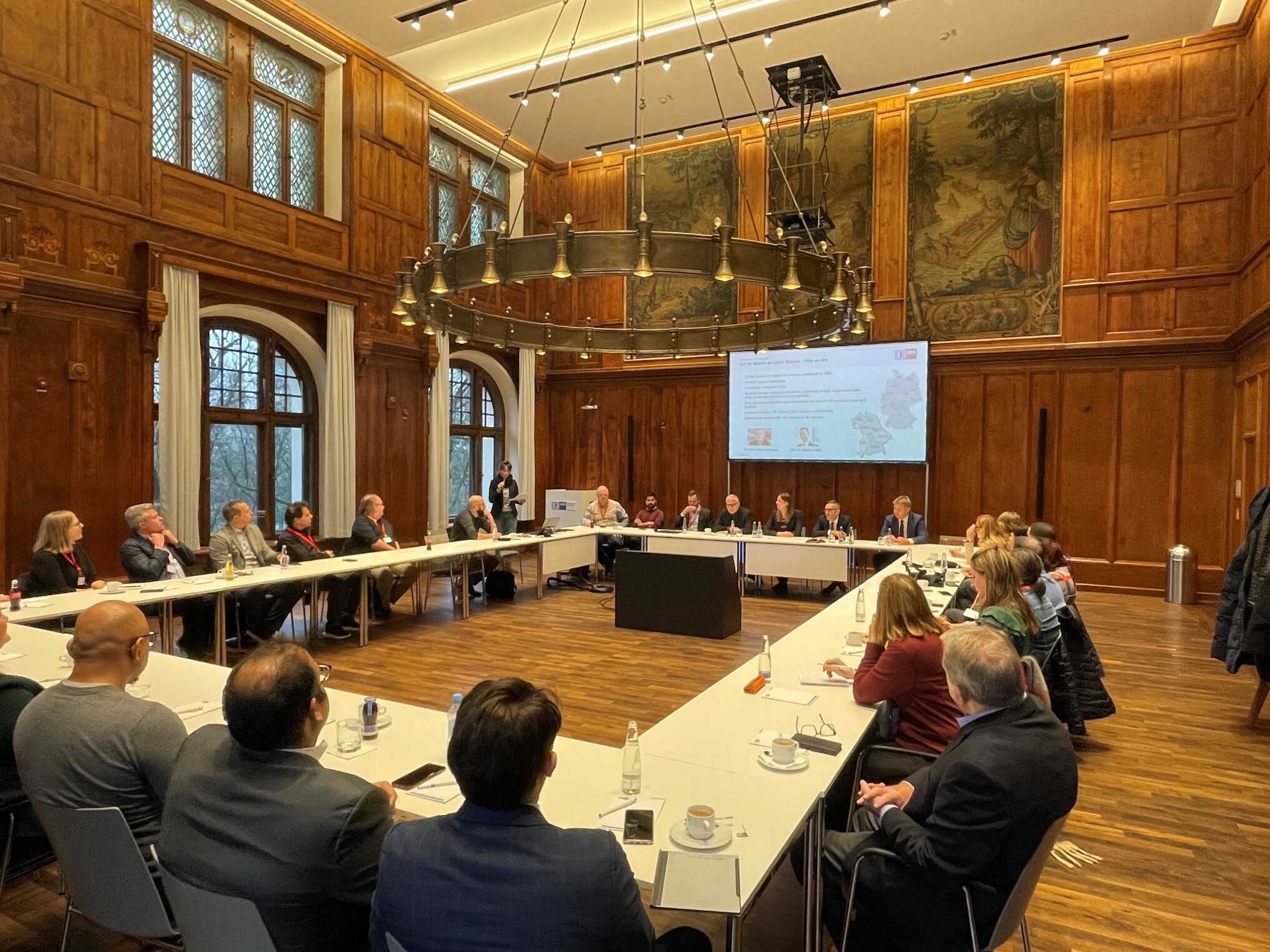 Round Table “Structure of Public Transport in Germany” focusing on Munich with experts from the Munich Transport and Tariff Association (MVV), S-Bahn Munich and the Bavarian State Ministry