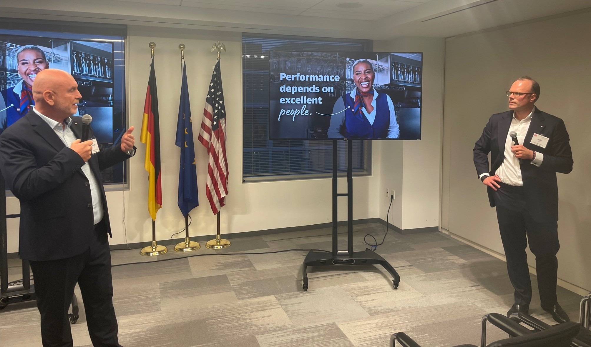 Presentation of DB Long-Distance Alexander Thies and Philio Schaaf