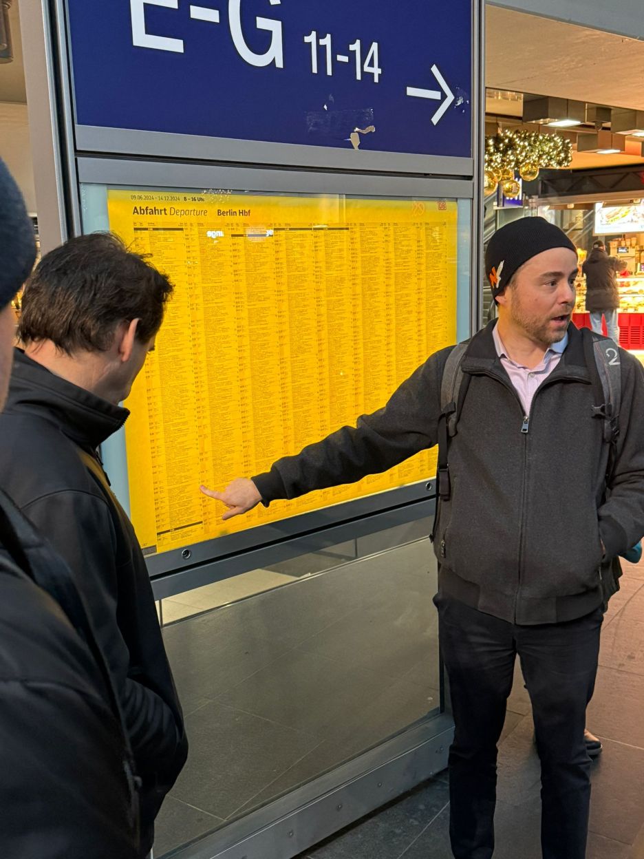 Paul explain the train schedules at Berlin Central Station