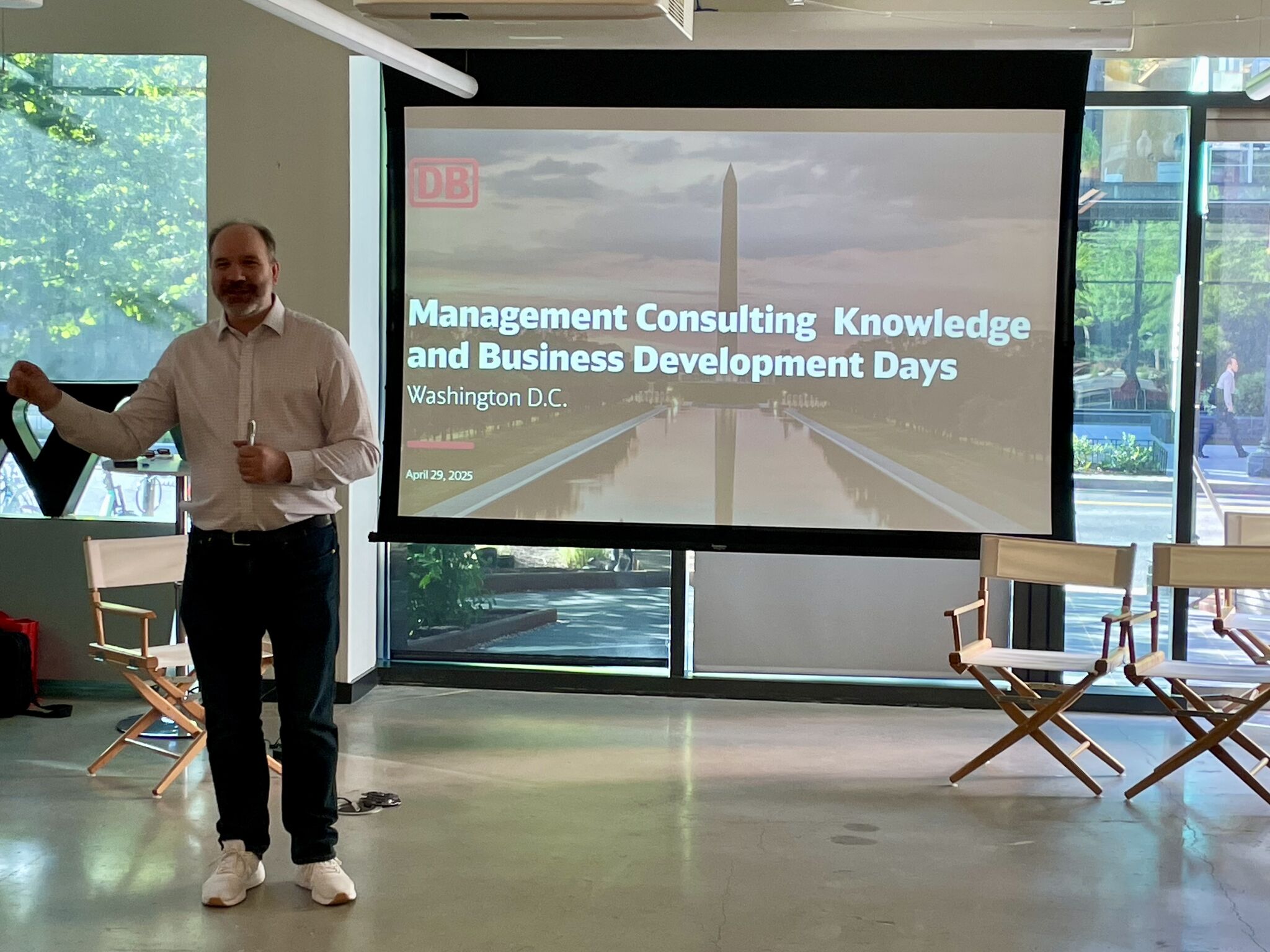 VP Christian Hicke welcoming the team