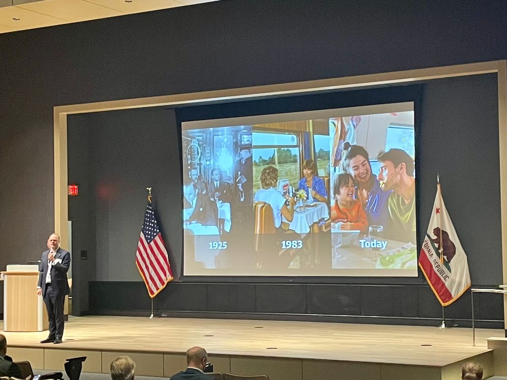 Philip Schaaf during hs presentation of Onboard Services DB Long Distance